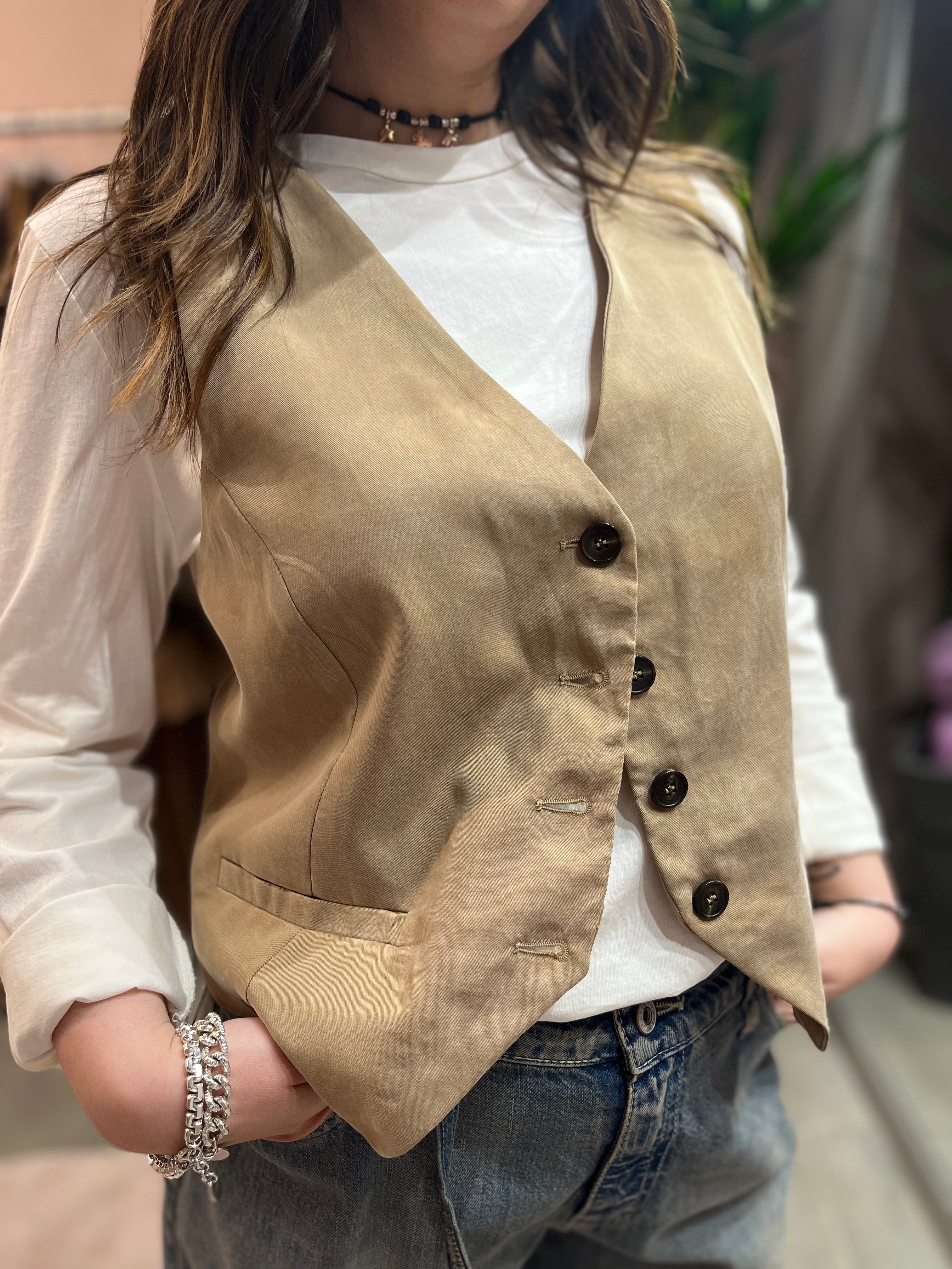 GILET IN SETA LAVATA TENSIONE IN