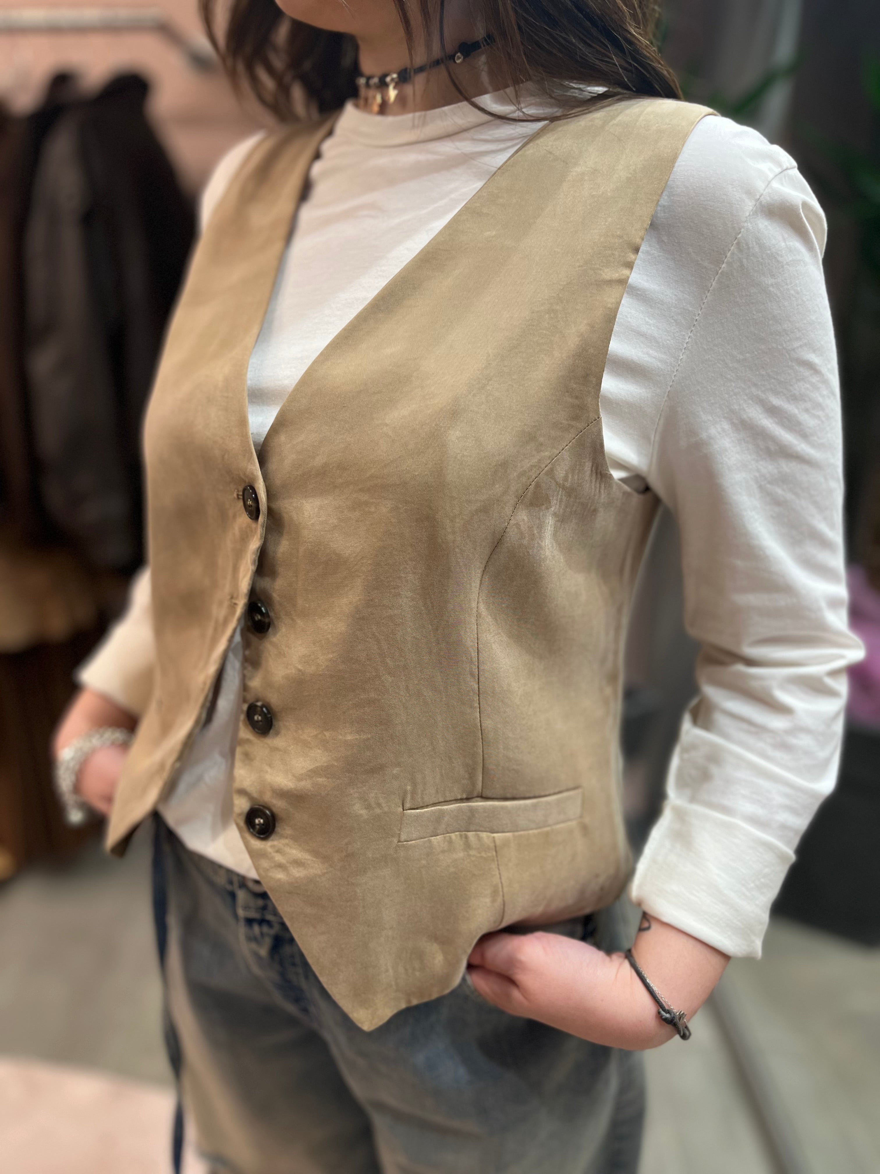 GILET IN SETA LAVATA TENSIONE IN