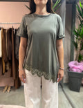 T-SHIRT ASIMMETRICA CON INSERTI PIZZO MOTEL
