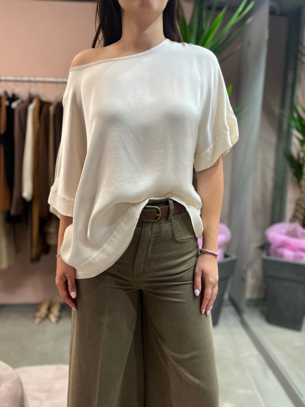 BLUSA SCOLLO AMPIO TENSIONE IN