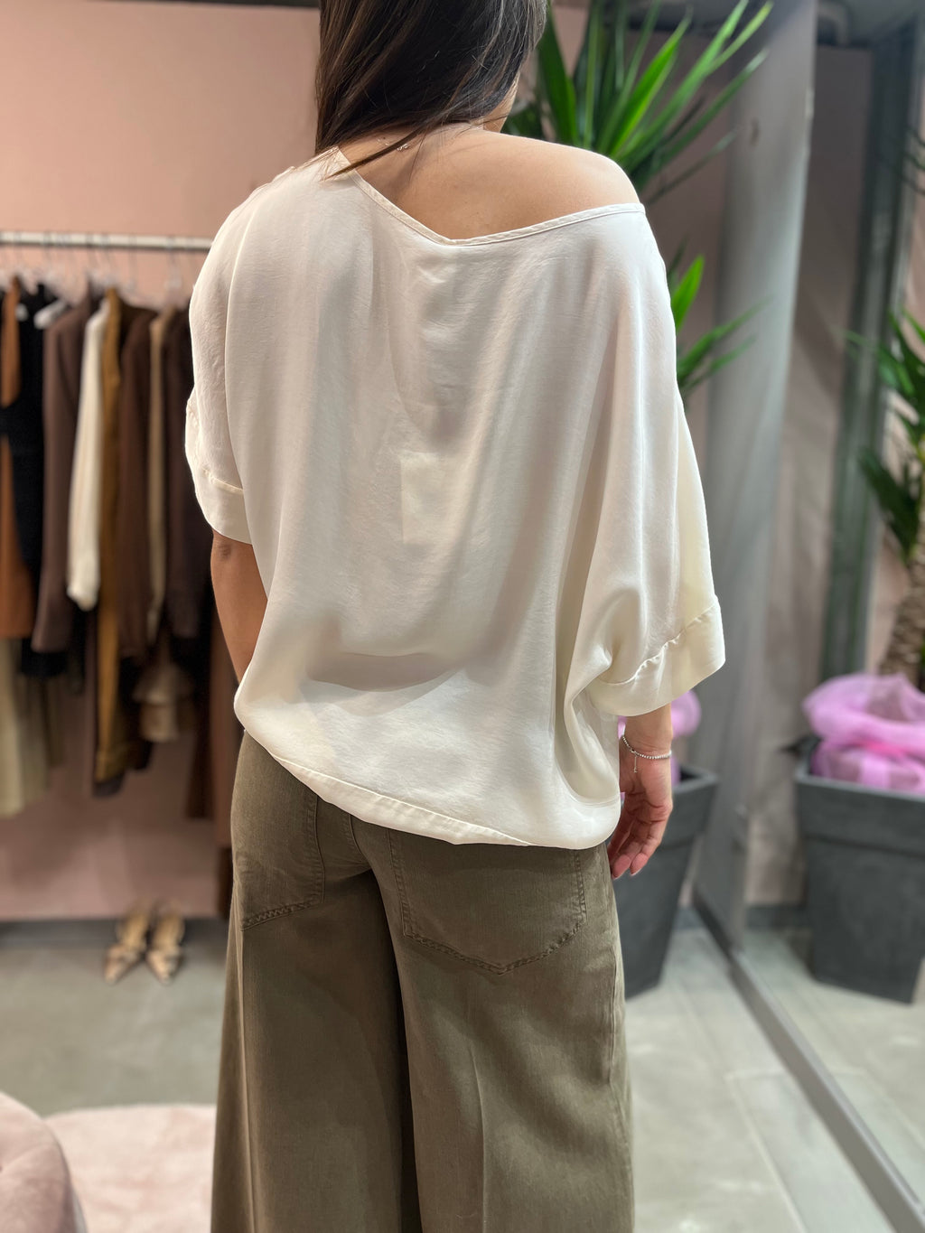 BLUSA SCOLLO AMPIO TENSIONE IN