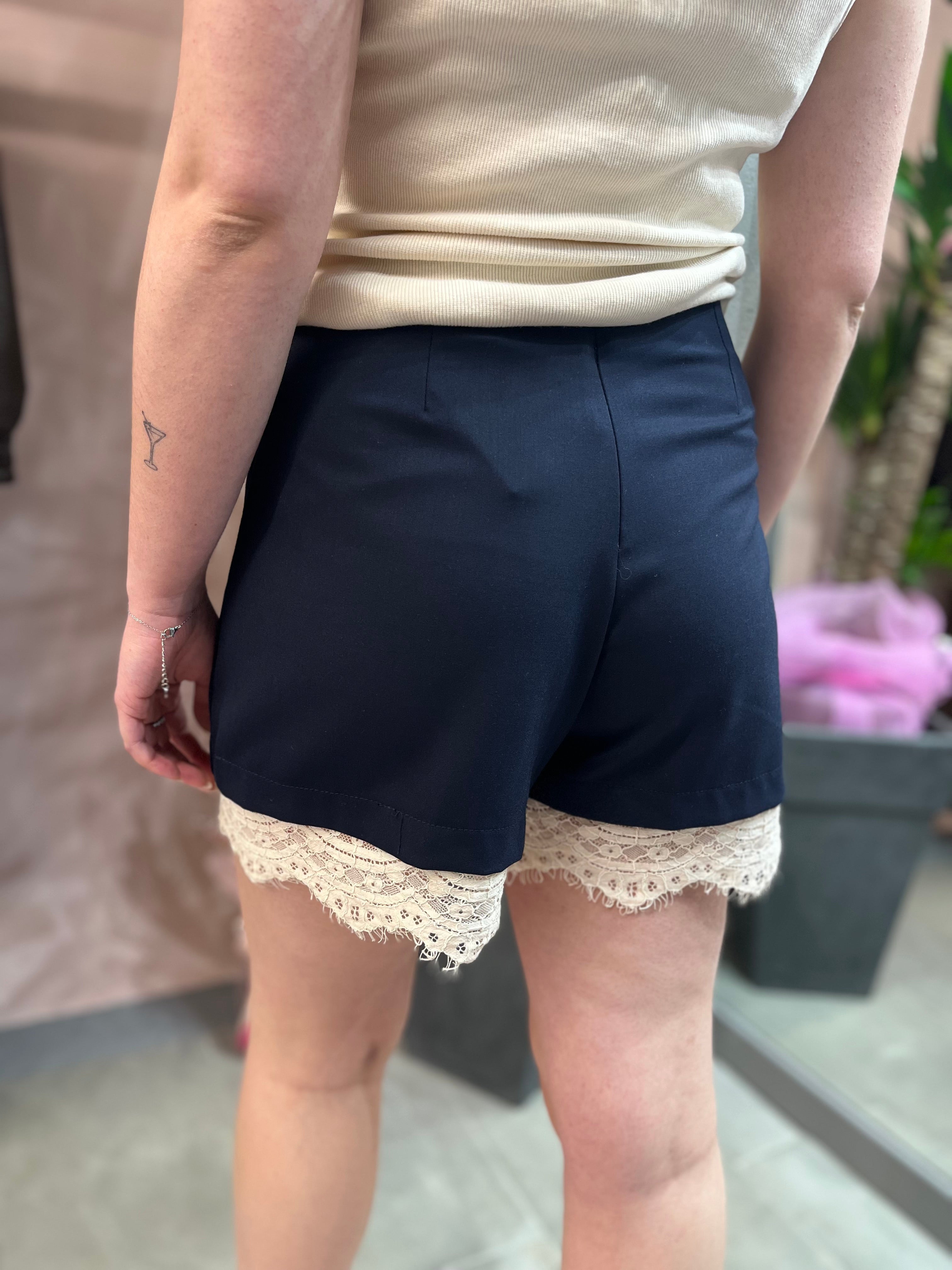 SHORTS SARTORIALE PIZZO TENSIONE IN