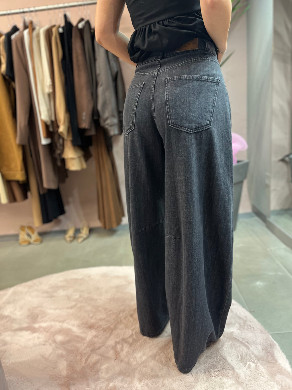 JEANS BARREL LOUVRE TENSIONE IN